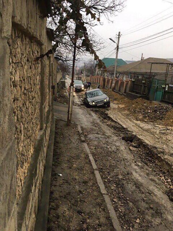 Чудовищное состояние дорог в пригороде Кишинева – коммуне Дурлешты Чудовищное состояние дорог в пригороде Кишинева – коммуне Дурлешты - Sputnik Молдова