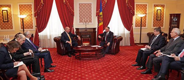 Игорь Додон и Григорий Карасин Игорь Додон и Григорий Карасин - Sputnik Молдова