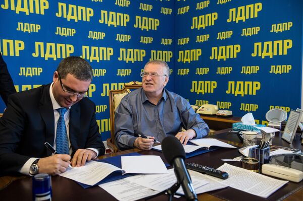 Владимир Жириновский и Ренато Усатый подписали договор о межпартийном сотрудничестве Владимир Жириновский и Ренато Усатый подписали договор о межпартийном сотрудничестве - Sputnik Moldova