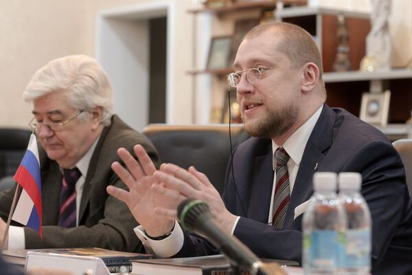 Directorul cancelariei Casei Imperiale Ruse, Alexandr Zakatov (dreapta) Directorul cancelariei Casei Imperiale Ruse, Alexandr Zakatov (dreapta) - Sputnik Moldova