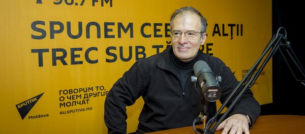 Jurnalistul Dragoș Dumitriu în studioul Sputnik Moldova - Sputnik Moldova