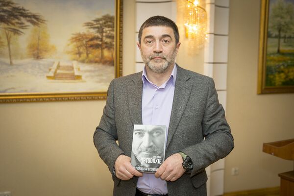 Lansarea cărții lui Iurie Roșca Lansarea cărții lui Iurie Roșca - Sputnik Moldova-România