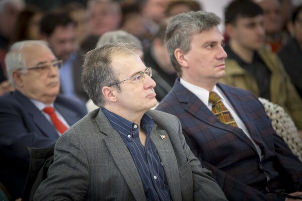 Lansarea cărții lui Iurie Roșca Lansarea cărții lui Iurie Roșca - Sputnik Moldova-România