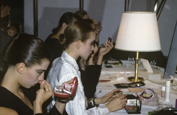 Манекенщицы готовятся к выходу - Sputnik Молдова