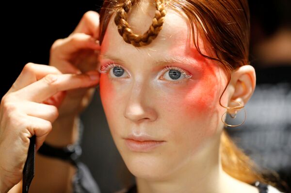 Модель на неделе моды в Берлине - Sputnik Молдова