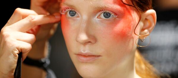 Модель на неделе моды в Берлине - Sputnik Молдова