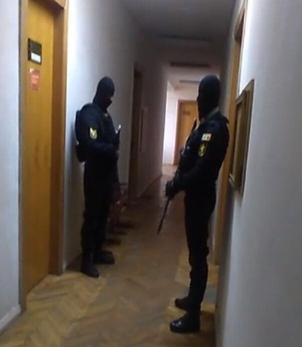 В офисе примара Валентина Чимпоеша проходят обыски В офисе примара Валентина Чимпоеша проходят обыски - Sputnik Молдова