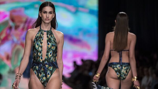Неделя моды Gindi Tel Aviv Fashion Week в пятый раз представила публике как известных, так и будущих израильских модельеров. - Sputnik Молдова