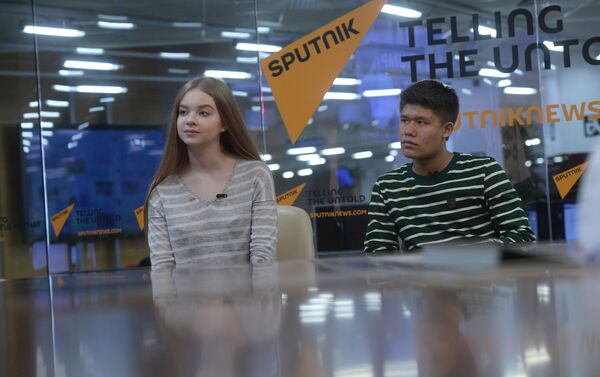 Анастасия Кравченя и Владислав Лоскутов попробовали себя в роли радиоведущих Sputnik - Sputnik Молдова