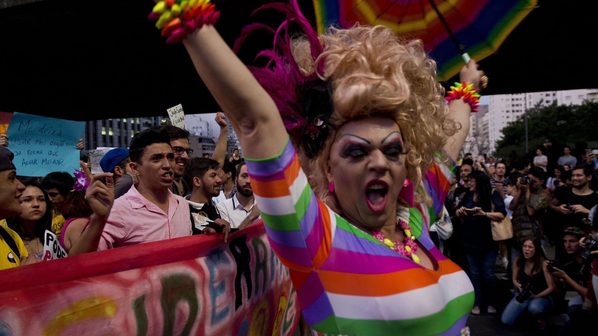 Sympathizers of the LGBT (Lesbian, Gay, Bisexual, Transvestite and Transsexual) community take part in a protest at Paulista Avenue in Sao Paulo, Brazil on September 30, 2014 - Sputnik Moldova-România, 1920, 02.10.2021