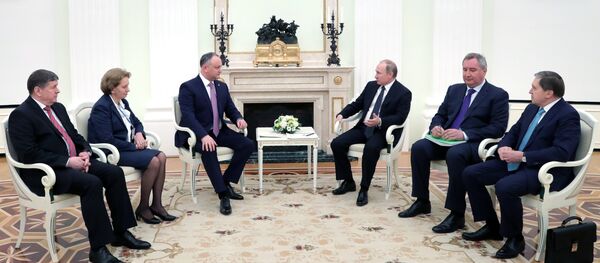 Президент РФ В. Путин встретился с президентом Молдовы И. Додоном - Sputnik Молдова