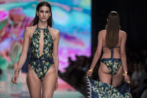 Săptămâna modei Gindi Tel Aviv Fashion Week i-a prezentat pentru a cincea oară în fața publicului pe modelierii israelieni atât cunoscuți, cât și pe cei în devenire. - Sputnik Moldova-România