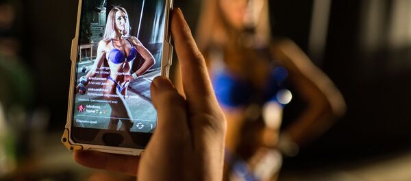 Участница открытого Кубка Омской области по бодибилдингу, бодифитнесу, фитнесу и фитнес-бикини в молодежном центре Химик в Омске - Sputnik Молдова