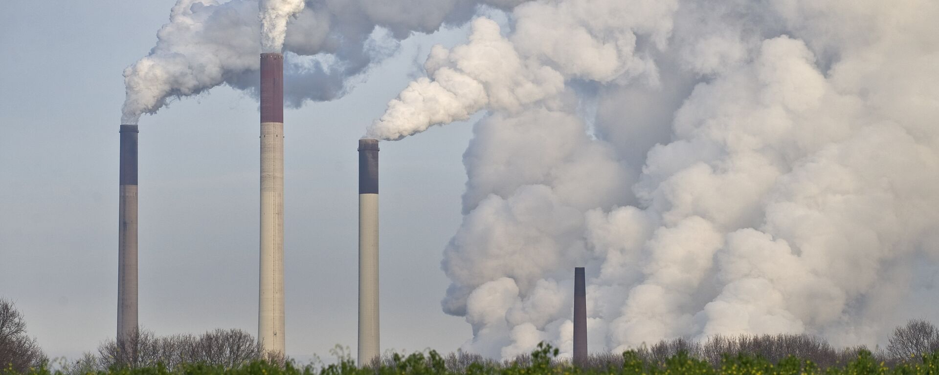 Coal power plants are among the biggest producer of CO2, that is supposed to be responsible for climate change - Sputnik Moldova-România, 1920, 26.06.2019