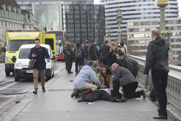 Persoane rănite pe Westminster Bridge din Londra Persoane rănite pe Westminster Bridge din Londra - Sputnik Moldova