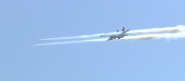 Выступление пилотов ВВС РФ на "Авиадартс": "зеркало", "бочки" и бомбометание Выступление пилотов ВВС РФ на "Авиадартс": "зеркало", "бочки" и бомбометание - Sputnik Молдова