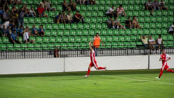Нападающий Скендербеу Хамди Салихи забил гол в ворота оргеевского Милсами - Sputnik Молдова