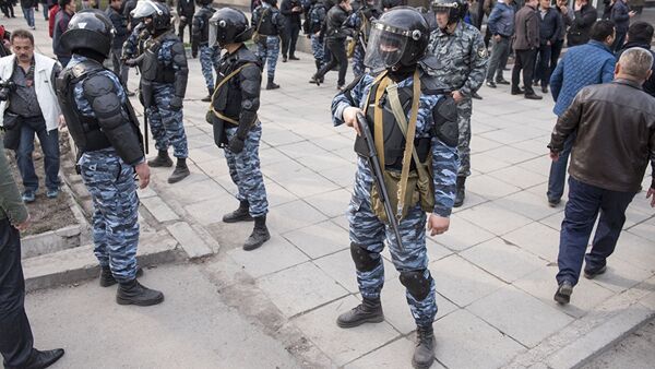 Правоохранительные органы на протесте в Бишкеке - Sputnik Молдова