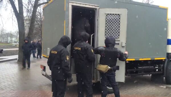 Задержание участников несанкционированной акции оппозиции в Минске - Sputnik Молдова
