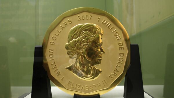 Dec. 12, 2010 file photo shows the gold coin 'Big Maple Leaf' in the Bode Museum in Berlin - Sputnik Moldova-România