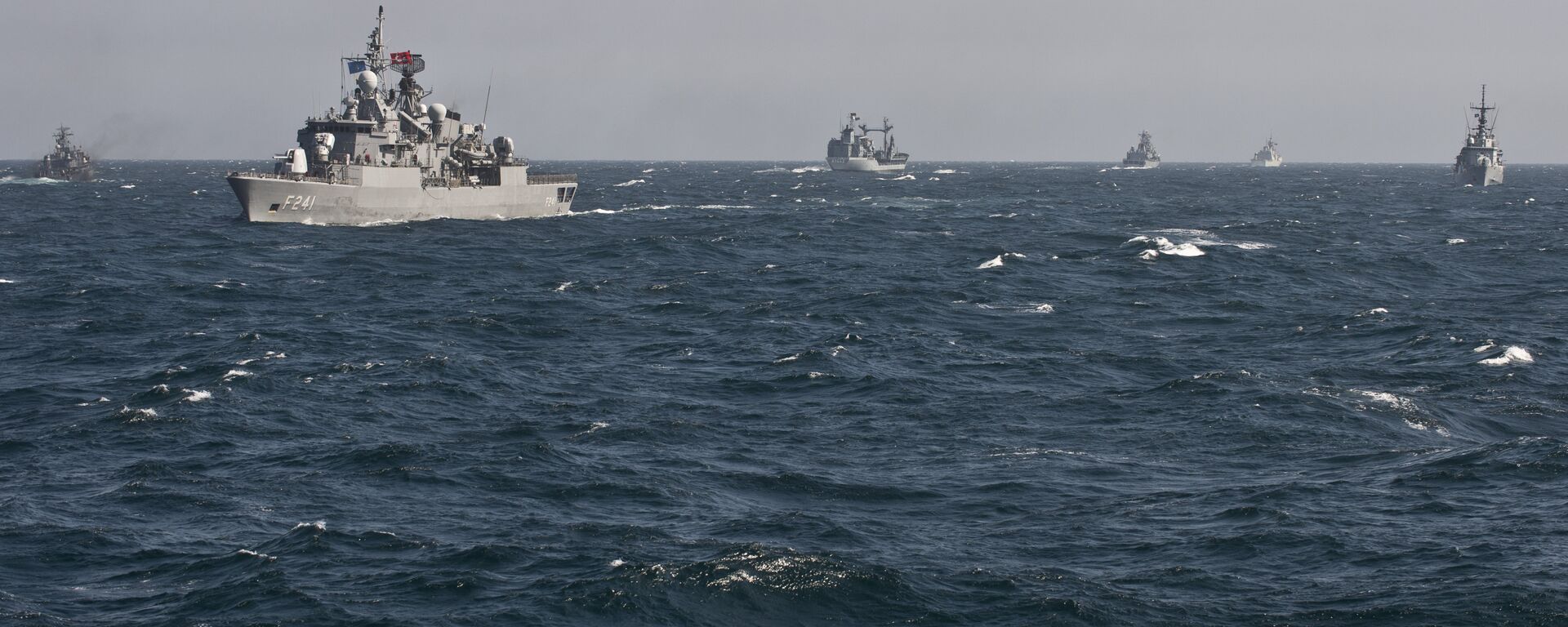War ships of the NATO Standing Maritime Group-2 take part in a military drill on the Black Sea. (File) - Sputnik Moldova, 1920, 26.04.2023