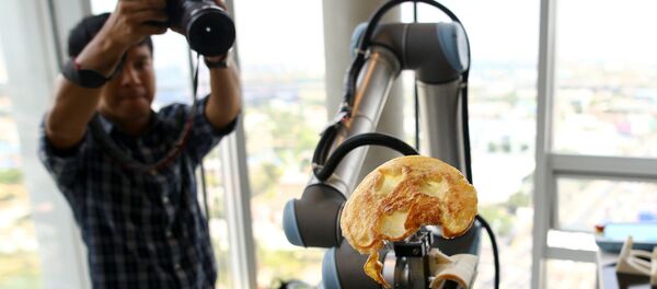 Robotul găteşte o omletă Robotul găteşte o omletă - Sputnik Moldova