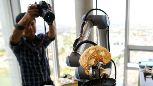 Robotul găteşte o omletă - Sputnik Moldova