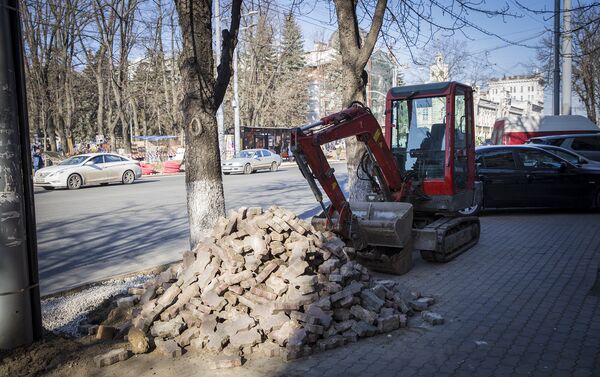 Кишиневские руины - ремонт проспекта Штефан чел Маре сильно затянулся - Sputnik Moldova-România