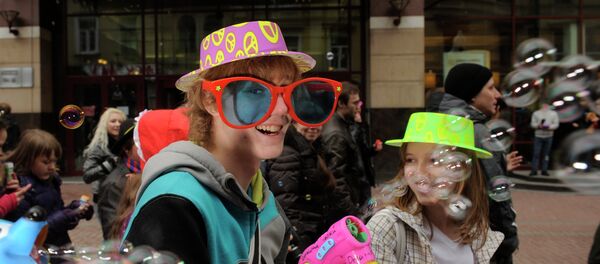 Парад мыльных пузырей на Арбате Парад мыльных пузырей на Арбате - Sputnik Молдова