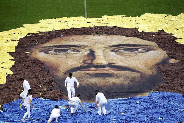 Папа Франциск совершил пастырский визит в Милан. На фото - выступление для Папы Римского на стадионе Saint Siro в Милане, Италия - Sputnik Молдова
