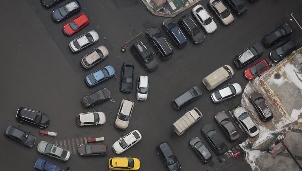 Mașini parcate în oraș - Sputnik Moldova