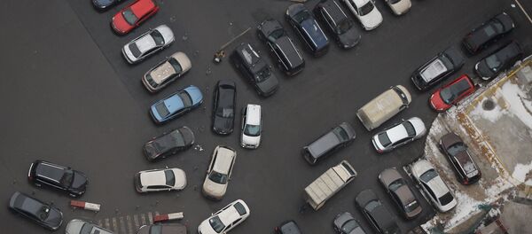 Mașini parcate în oraș - Sputnik Moldova