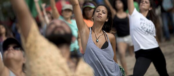 Участники акции, организованной Гринписом и художником Джоном Квигли по защите Амазонского кораллового рифа в Рио-де-Жанейро, Бразилия  - Sputnik Молдова