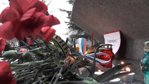 Цветы в память о жертвах теракта в Петербурге - Sputnik Молдова