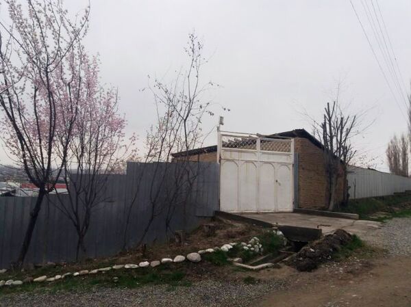 Дом в микрорайон Амир-Тимур в Оше, где живет семья Джалиловых Дом в микрорайон Амир-Тимур в Оше, где живет семья Джалиловых - Sputnik Молдова