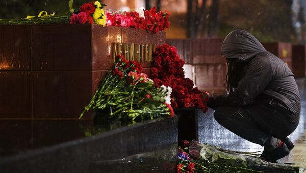 Цветы в память о погибших в метро Санкт–Петербурга - Sputnik Молдова