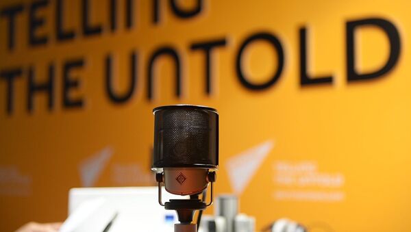 Микрофон в студии радио Sputnik, архивное фото - Sputnik Молдова