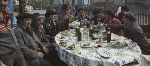 Цыганское застолье в городе Сороки - Sputnik Moldova