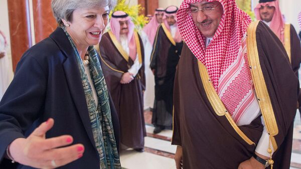 Saudi Arabian Crown Prince Muhammad bin Nayef welcomes British Prime Minister Theresa May in Riyadh, Saudi Arabia, April 4, 2017. - Sputnik Moldova-România