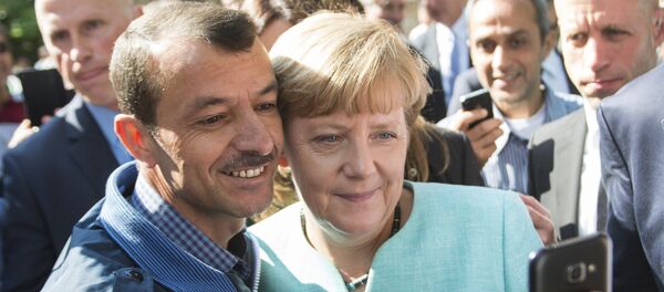 Селфи с канцлером Германии Ангелой Меркель Селфи с канцлером Германии Ангелой Меркель - Sputnik Молдова