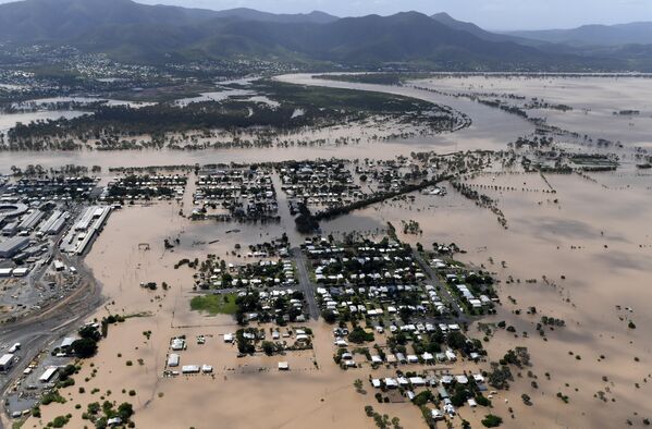 Затопленные наводнением дома в результате обрушившегося на побережье Австралии циклона Дебби - Sputnik Молдова