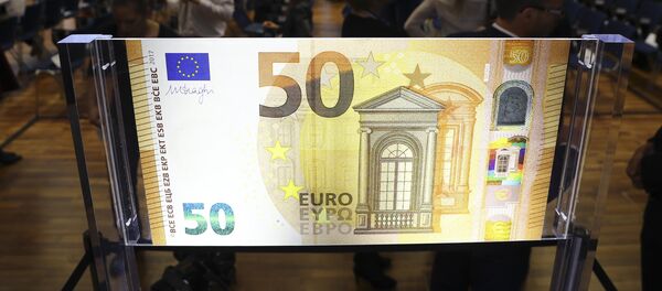 Спецификации новой банкноты в 50 евро демонстрируют на конференции в главном офисе Европейского Центрального банка во Франкфурте Спецификации новой банкноты в 50 евро демонстрируют на конференции в главном офисе Европейского Центрального банка во Франкфурте - Sputnik Moldova-România