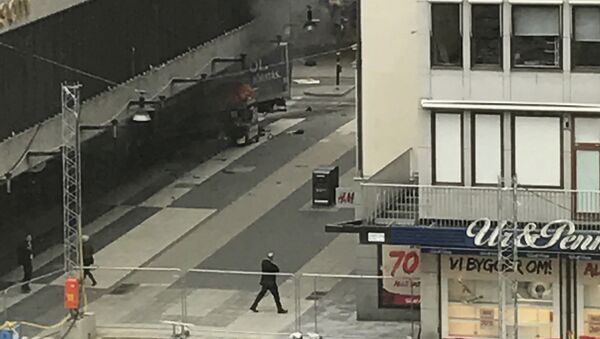 В Стокгольме грузовик врезался в толпу - Sputnik Moldova-România
