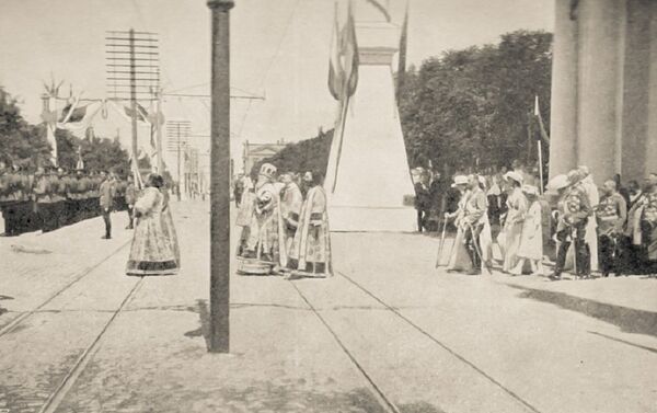 Церемония открытия памятника Александру I. На снимке — император Николай II. 3 июня 1914 года. - Sputnik Молдова