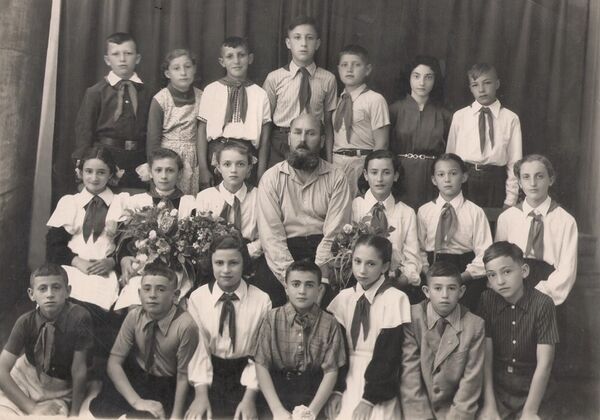 Григорий Каменев с детьми - Sputnik Молдова