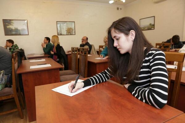 Тотальный диктант в Молдове при информационной поддержке Sputnik - Sputnik Молдова