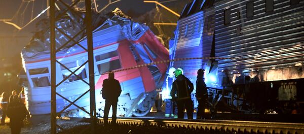 Столкновение пассажирского поезда и электрички на западе Москвы Столкновение пассажирского поезда и электрички на западе Москвы - Sputnik Молдова