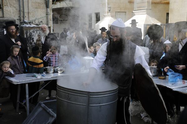 Ультраортодоксальные евреи в Иерусалиме готовятся к празднику Песах - Sputnik Молдова