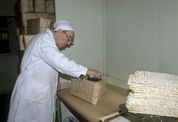 Маца для верующих евреев - Sputnik Молдова