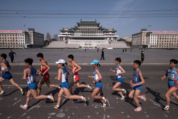 Участники Международного марафона в Пхеньяне - Sputnik Молдова